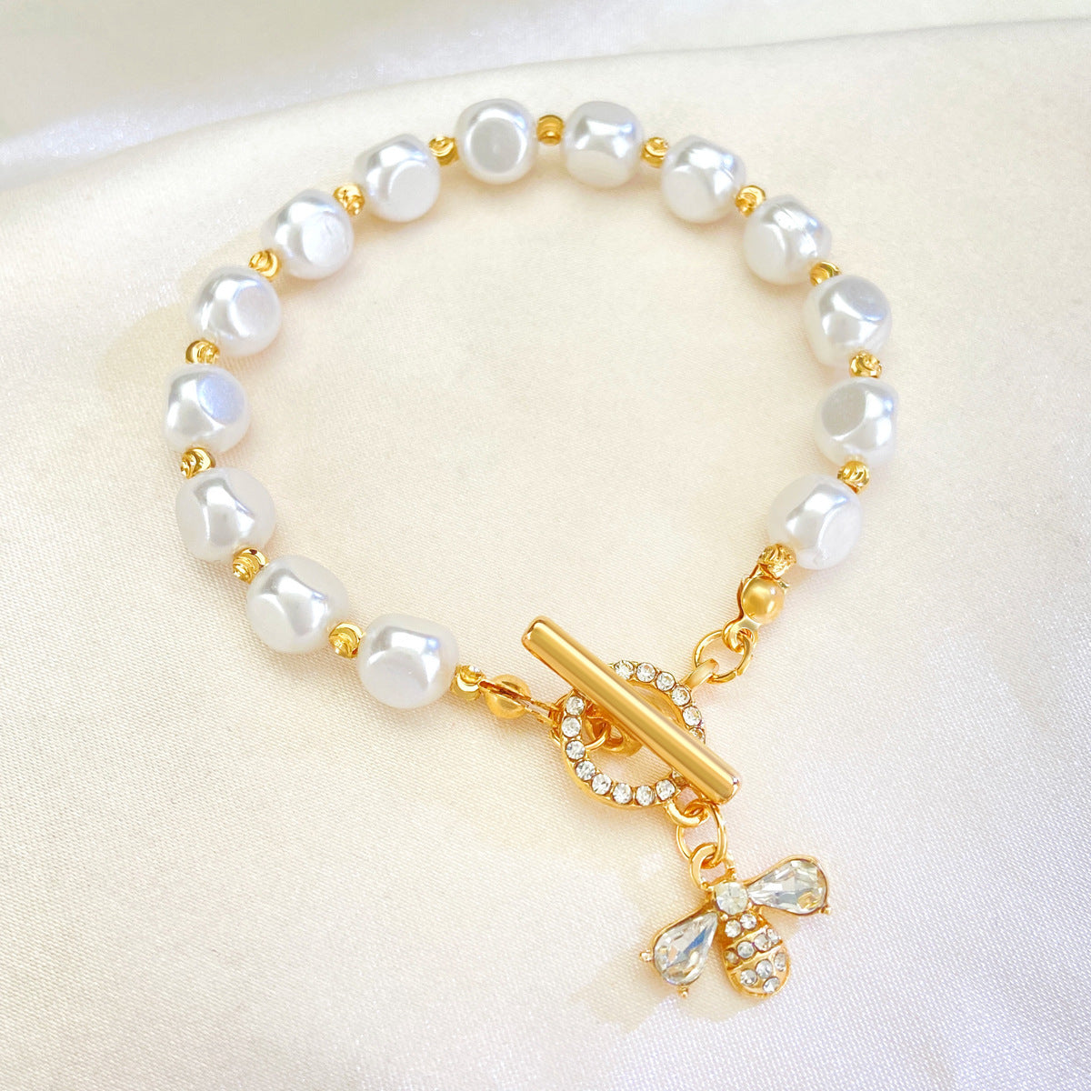 OT Buckle Bee Pearl Armband